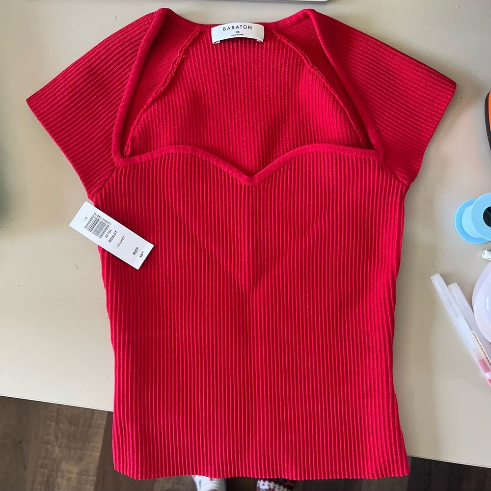 Aritzia sculpt knit sweetheart top - size XS